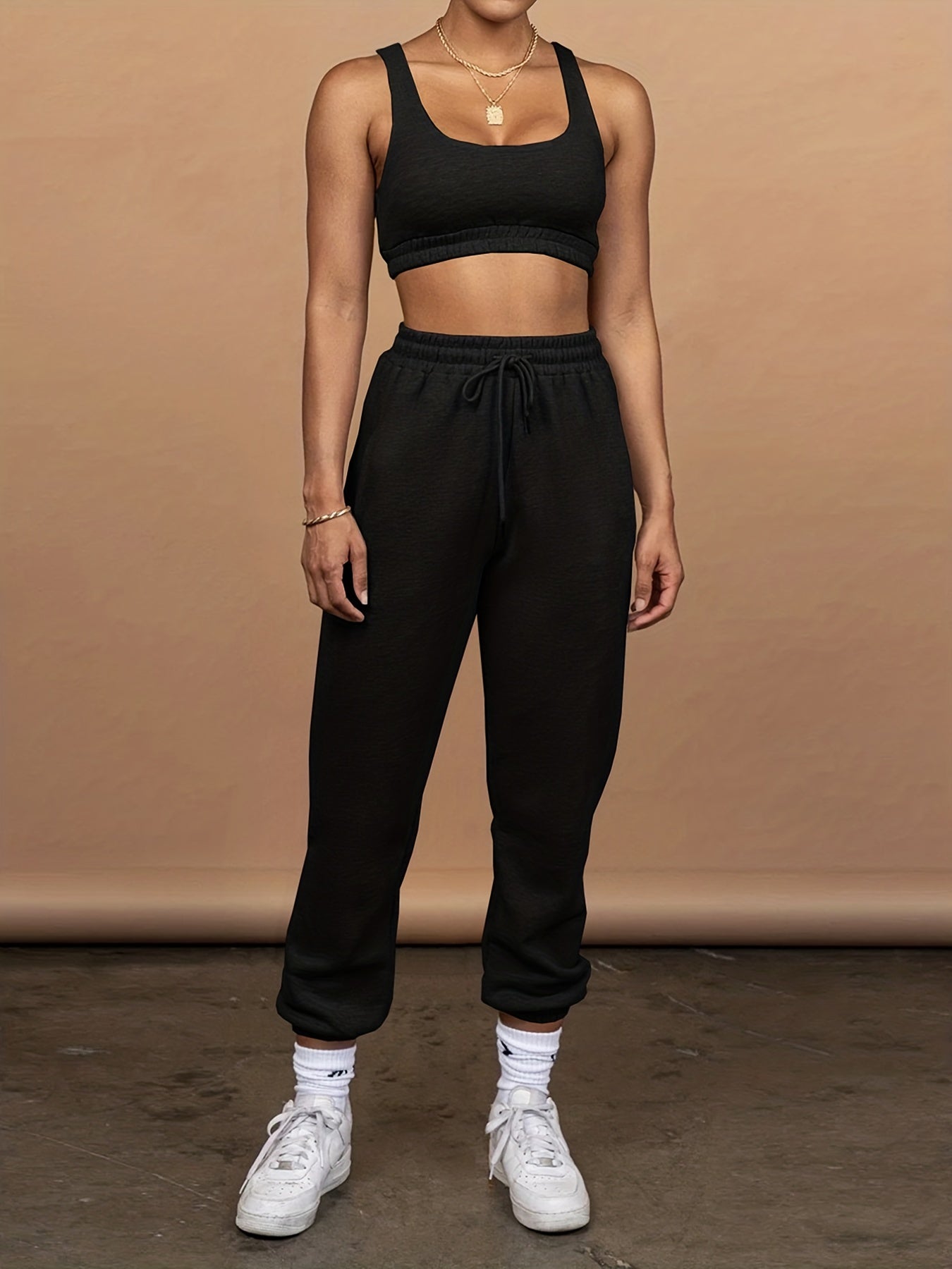 Cropped Workout Tank Top & Drawstring Jogger Pants Outfits,