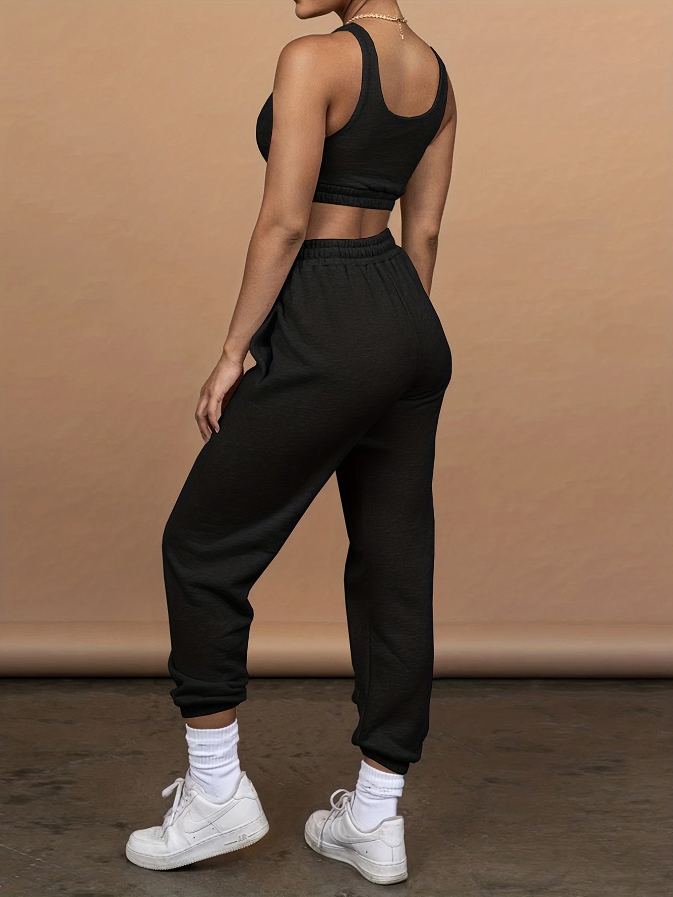 Cropped Workout Tank Top & Drawstring Jogger Pants Outfits,